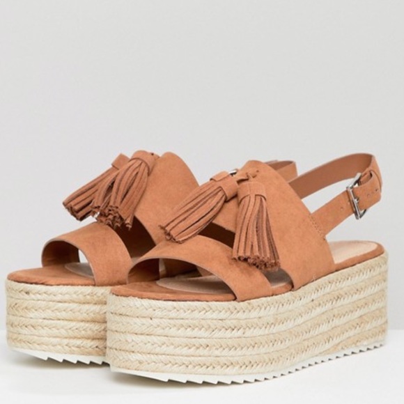 Pull&Bear tassle front heel sandal in tan size 8 - Picture 2 of 10